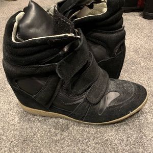 STEVE MADDEN HIGH TOP VELCRO SHOES - 8M